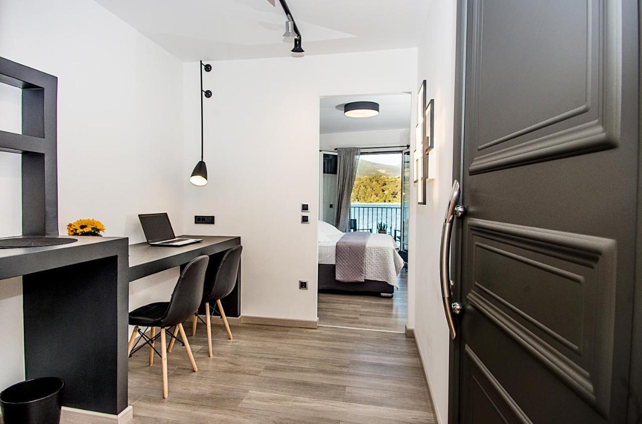 A & B Minimal Suite With Sea View In Argostoli Exterior photo